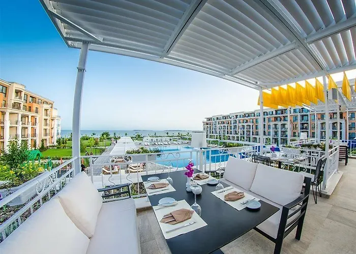 普瑞米尔堡海滩酒店 度假村 4*